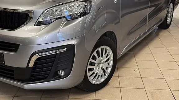 Peugeot Traveller 2022 photo 2
