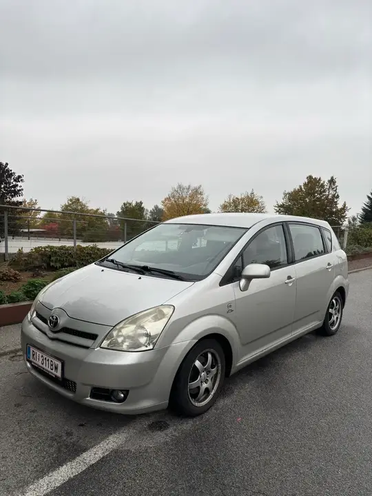 Toyota Corolla Verso 2004 photo 2