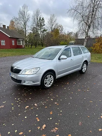 Skoda Octavia 2012 photo 2