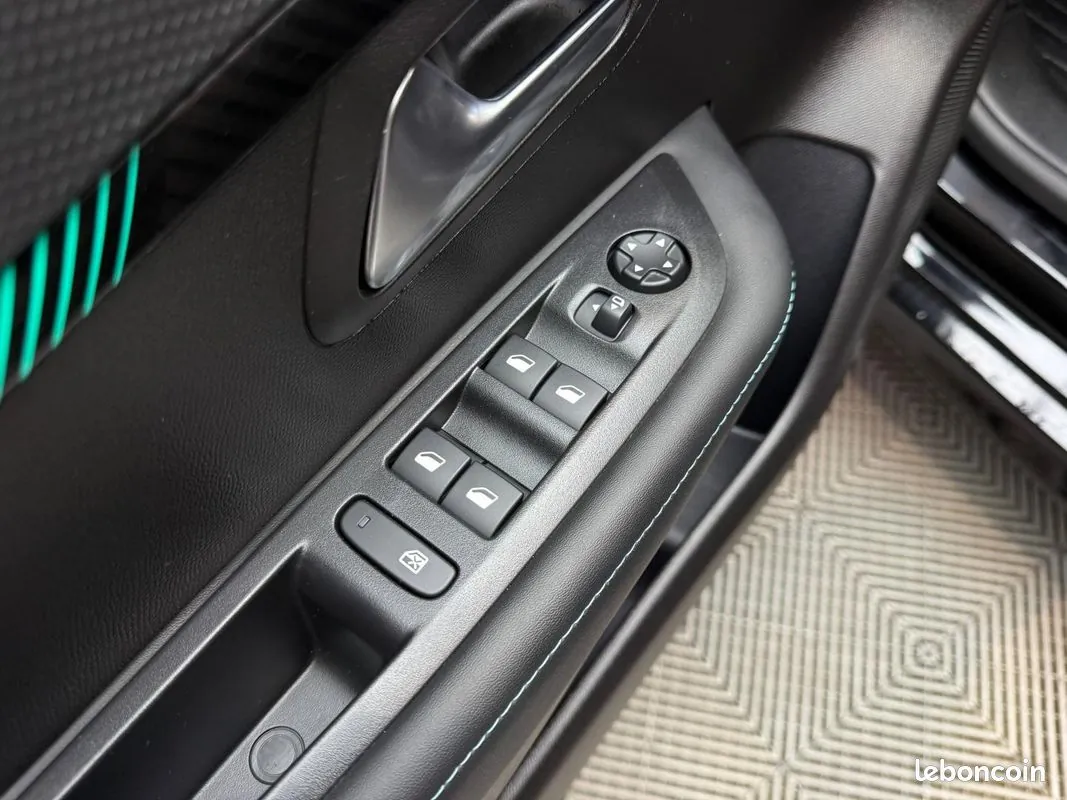 Peugeot 208 2022 photo 5
