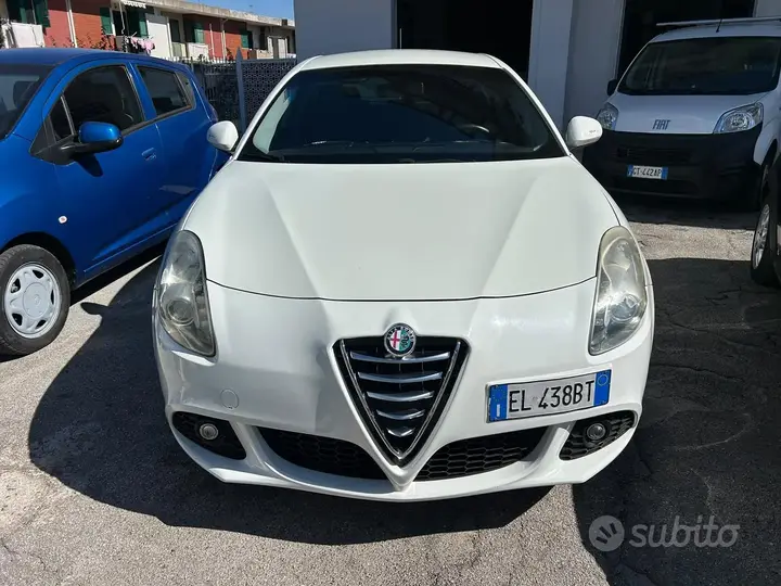 Alfa Romeo Giulietta 2011 photo 2