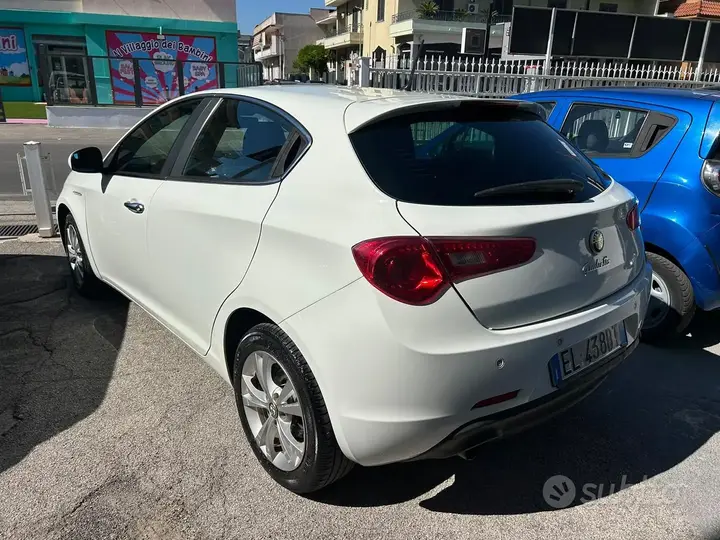 Alfa Romeo Giulietta 2011 photo 3