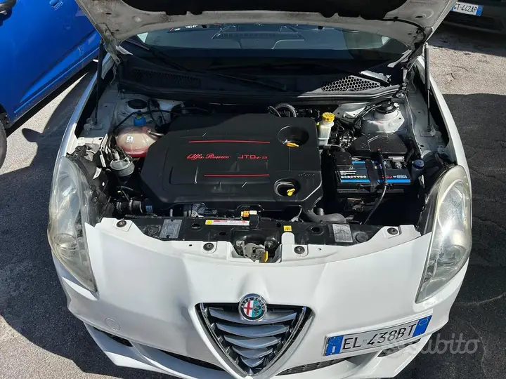 Alfa Romeo Giulietta 2011 photo 4