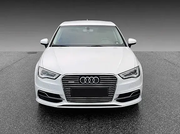 Audi E-Tron 2016 photo 2