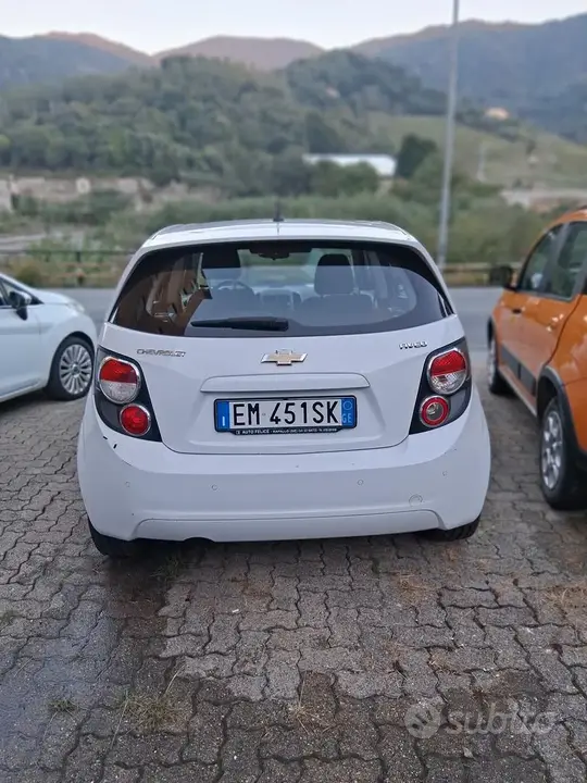 Chevrolet Aveo 2012 photo 4