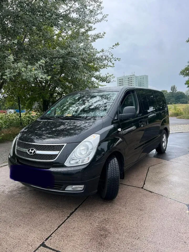 Hyundai H-1 Starex
