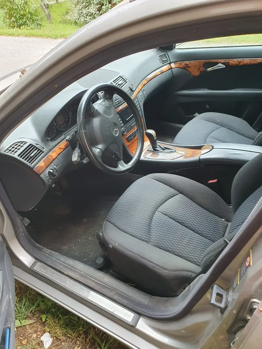 Mercedes-Benz E-Class 2004 photo 3