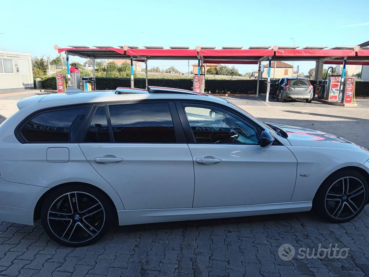BMW 3 Series 2010 photo 2