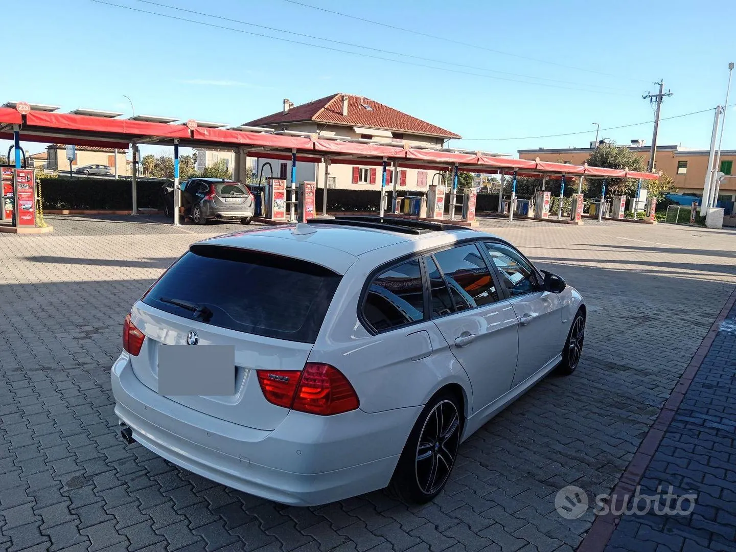 BMW 3 Series 2010 photo 3