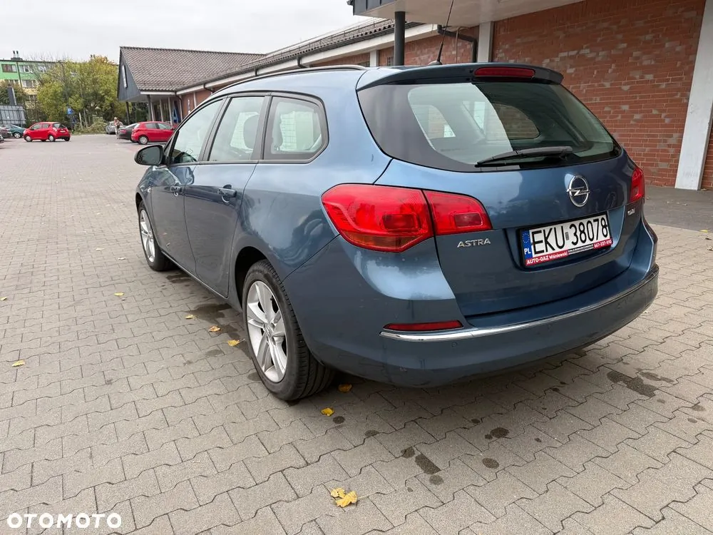 Opel Astra 2014 photo 3
