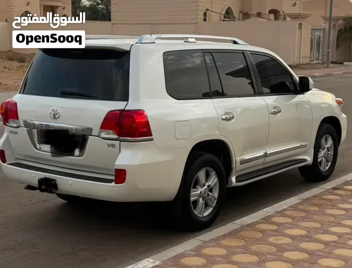 Toyota Land Cruiser 2013 photo 2