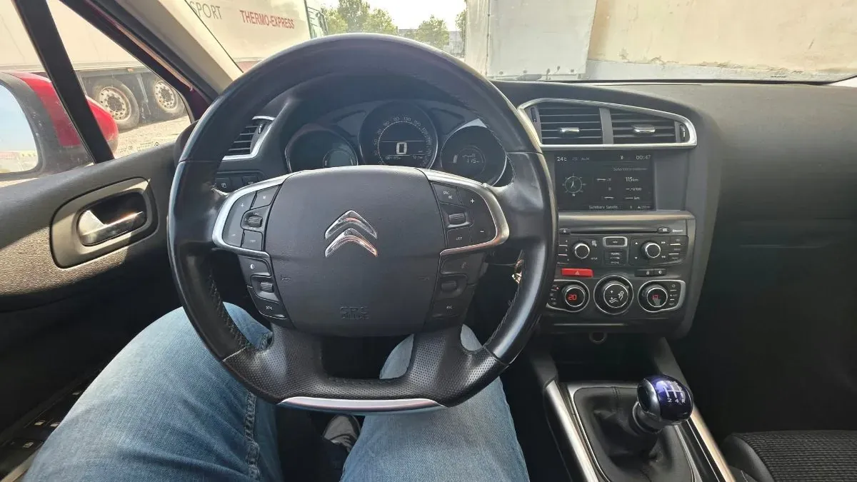 Citroen C4 2012 photo 3