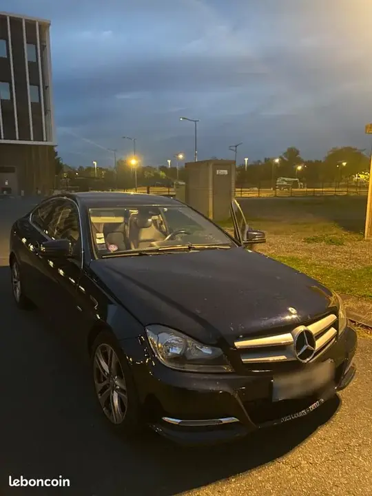 Mercedes-Benz C-Class 2011 photo 3
