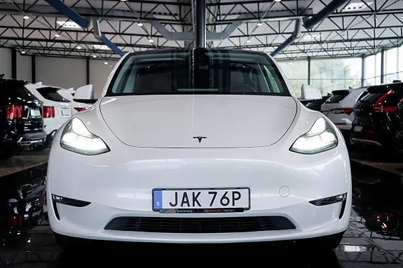 Tesla Model Y 2023 photo 2