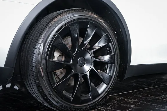 Tesla Model Y 2023 photo 5