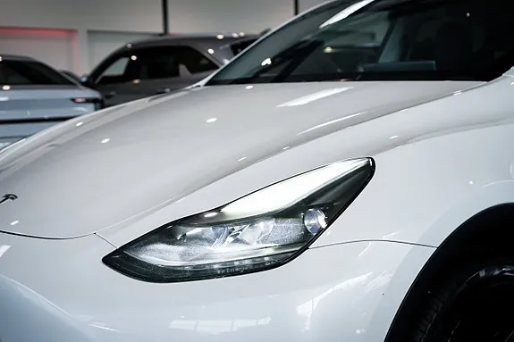 Tesla Model Y 2023 photo 4