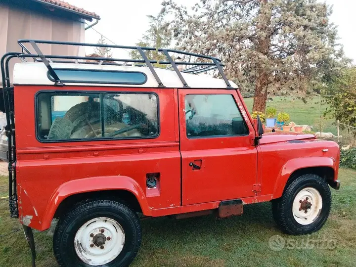Land Rover Defender 90
