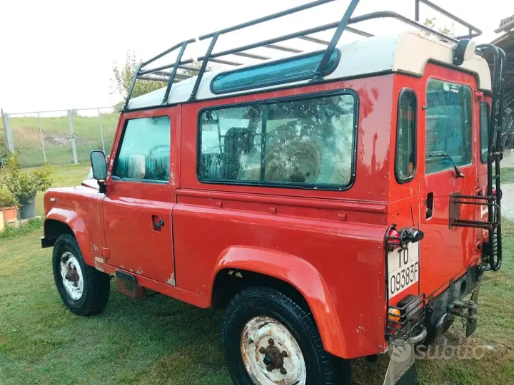 Land Rover Defender 90 1989 photo 4