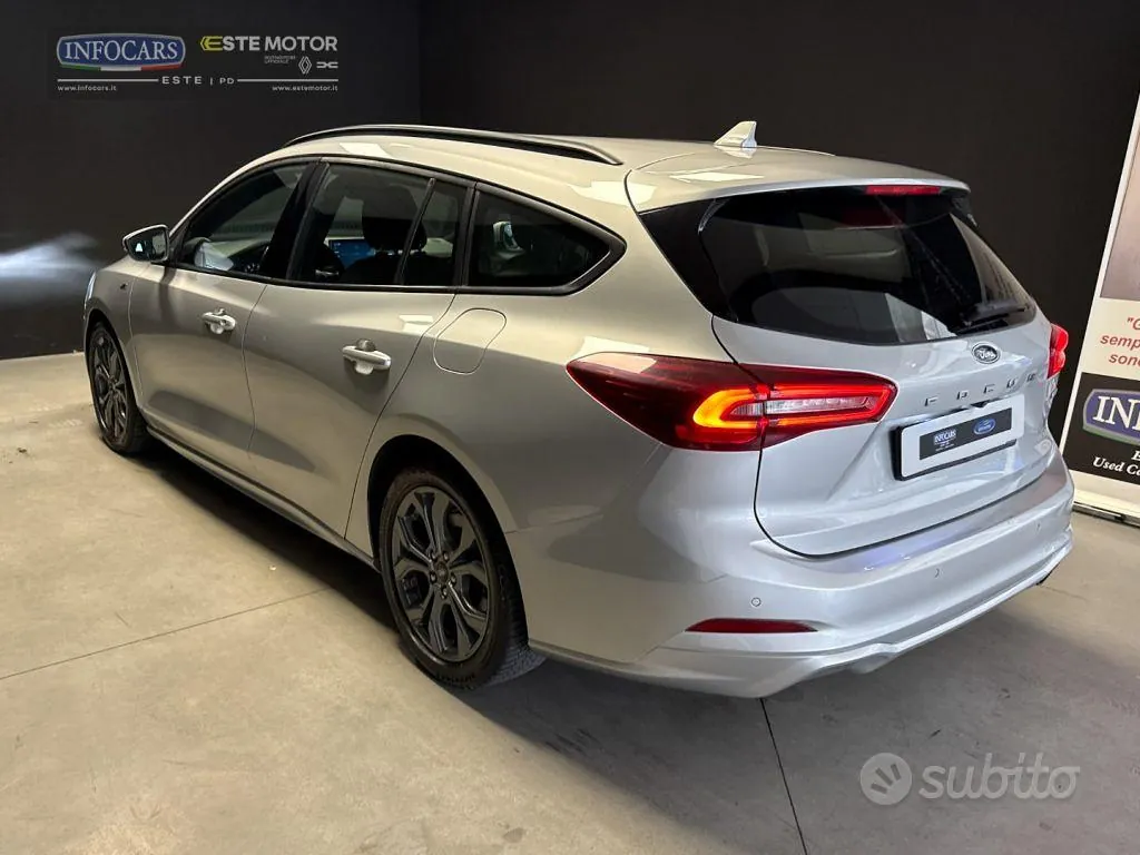 Ford Focus 2023 photo 2