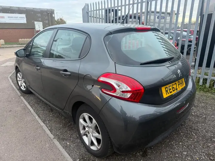 Peugeot 208 2013 photo 5