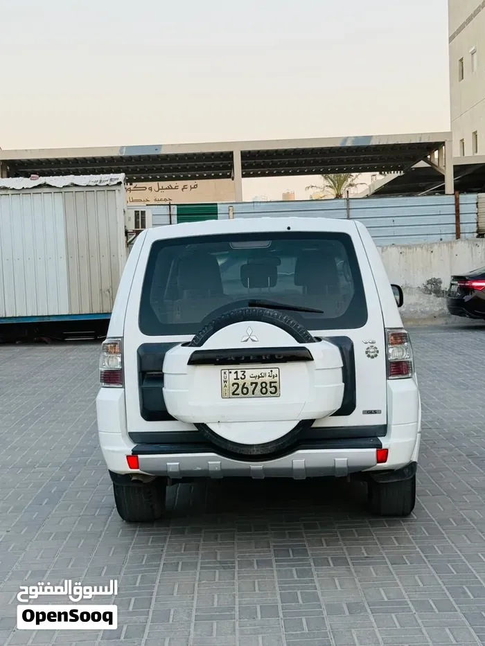 Mitsubishi Pajero 2014 photo 2