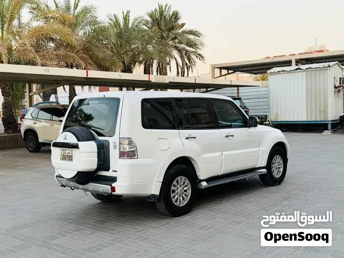 Mitsubishi Pajero 2014 photo 4