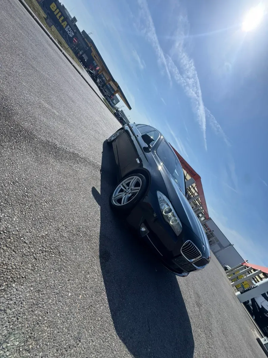 BMW 5 Series 2012 photo 2