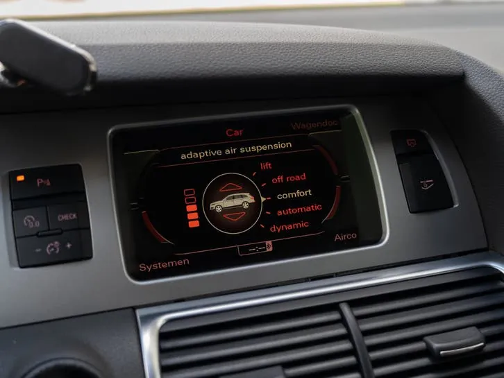 Audi Q7 2010 photo 2