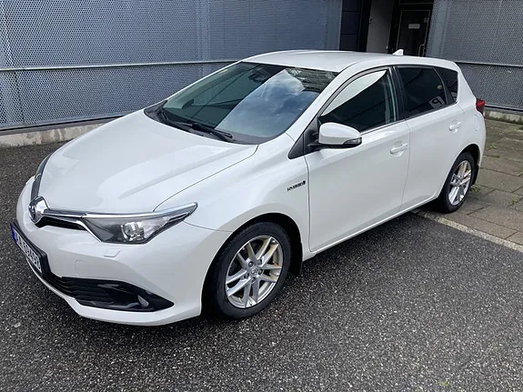 Toyota Auris 2017 photo 3