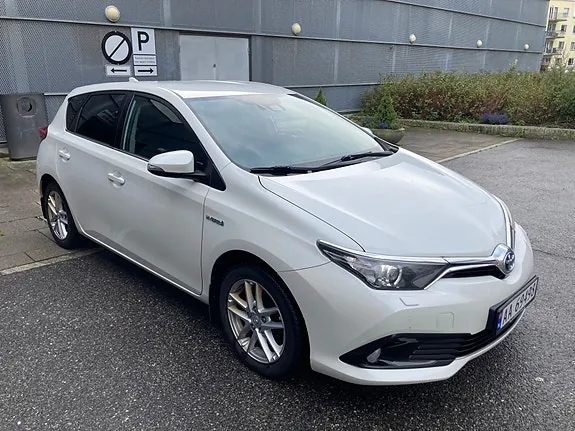 Toyota Auris 2017 photo 2