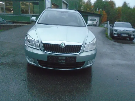 Skoda Octavia 2010 photo 2