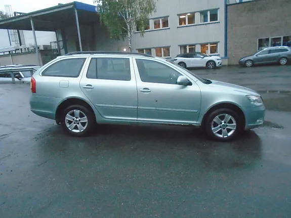 Skoda Octavia 2010 photo 5