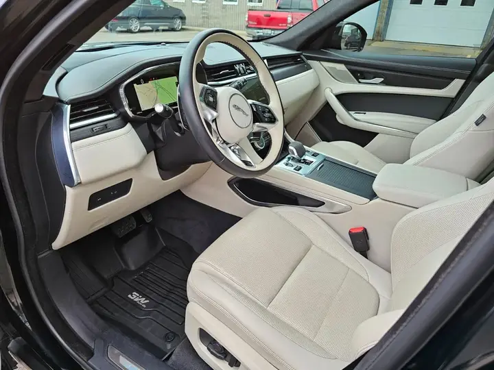 Jaguar F-Pace 2024 photo 3