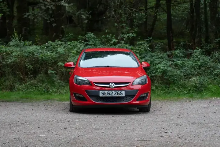 Vauxhall Astra 2012 photo 3