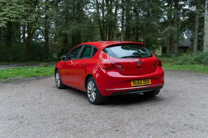 Vauxhall Astra 2012 photo 4