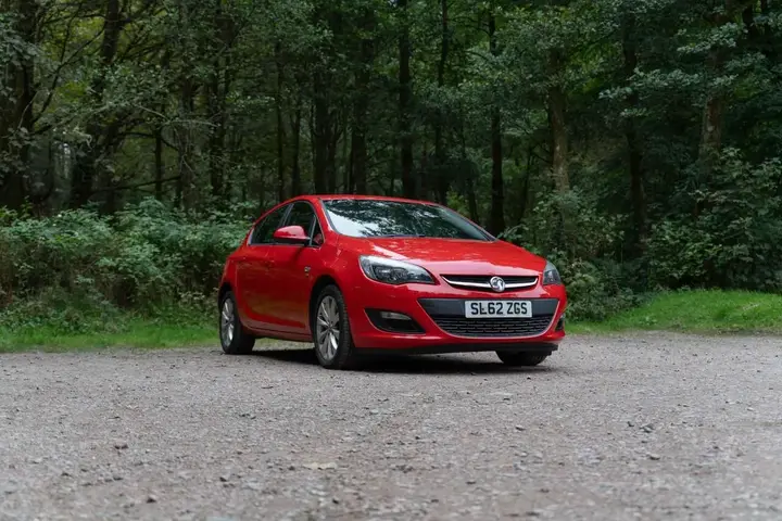 Vauxhall Astra 2012 photo 5