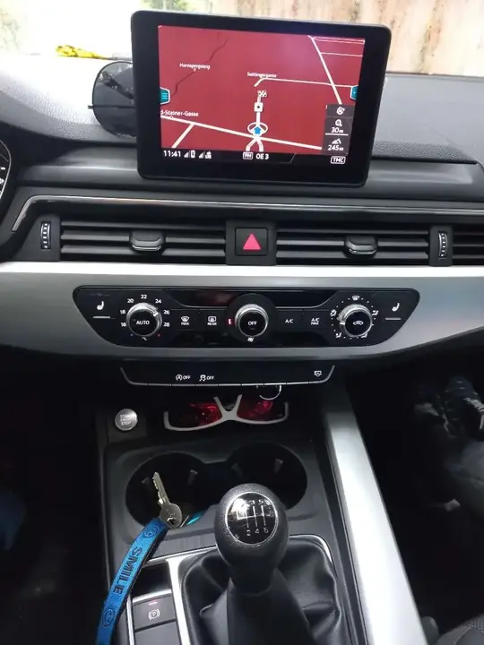 Audi A4 2018 photo 2