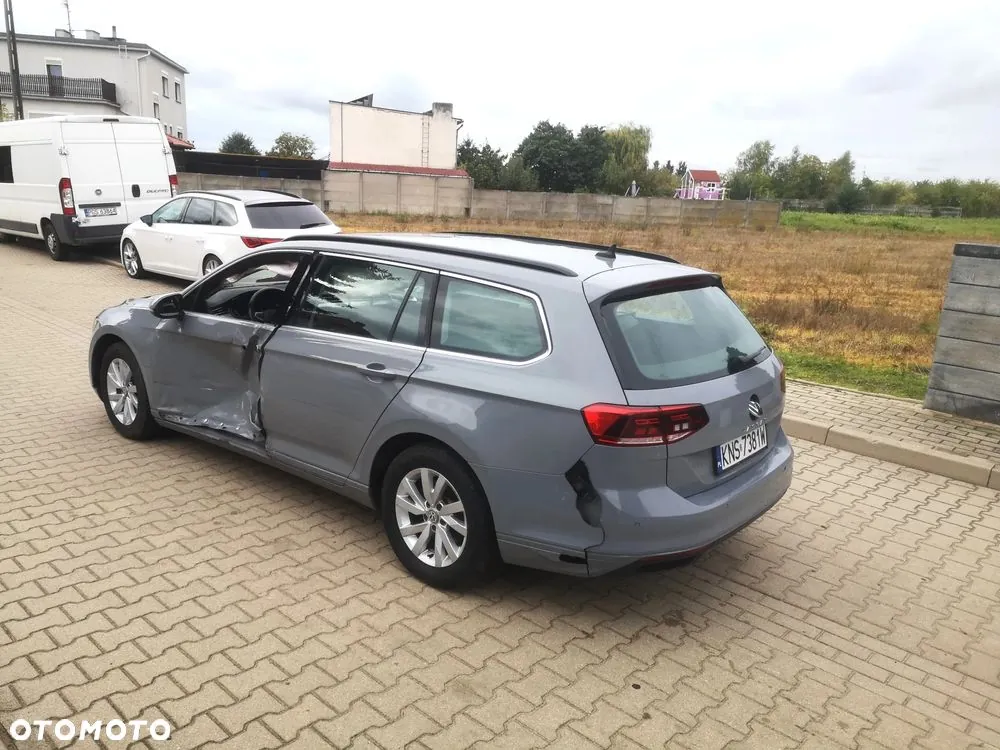 Volkswagen Passat 2022 photo 2