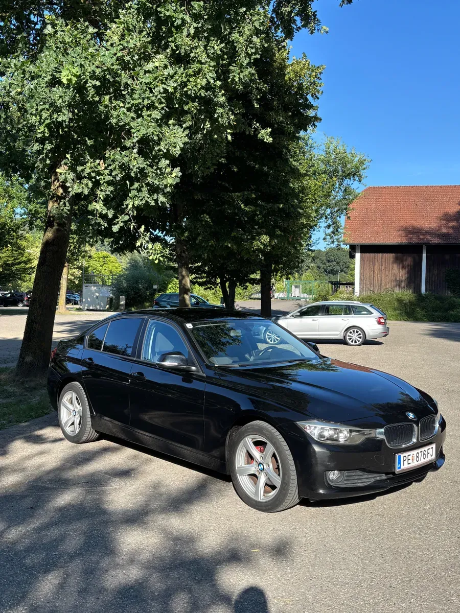 BMW 3 Series 2012 photo 2