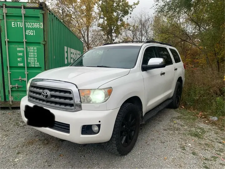 Toyota Sequoia 2012 photo 3