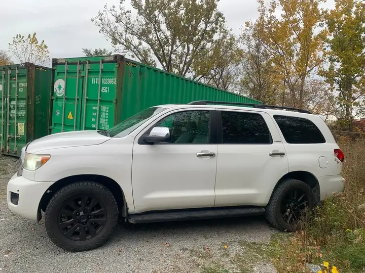 Toyota Sequoia 2012 photo 4