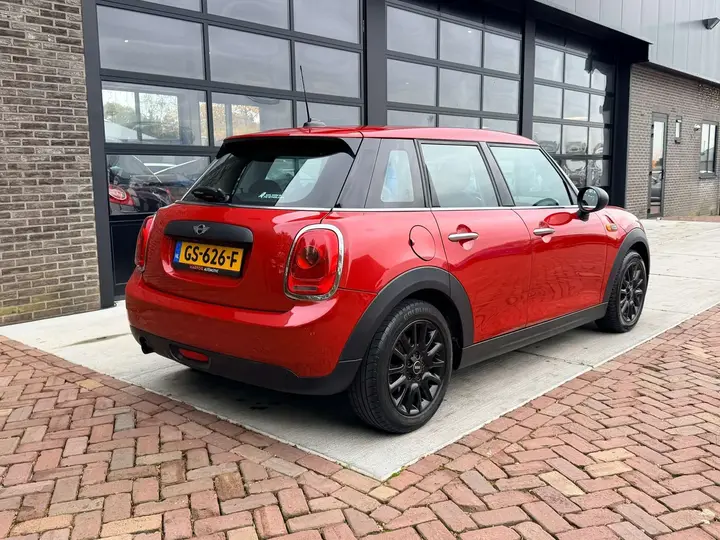 Mini One 2015 photo 2