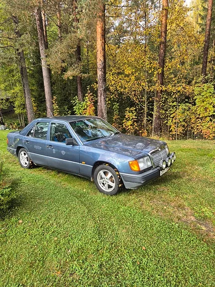 Mercedes-Benz 200 E