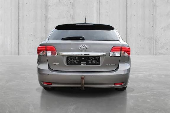 Toyota Avensis 2014 photo 4