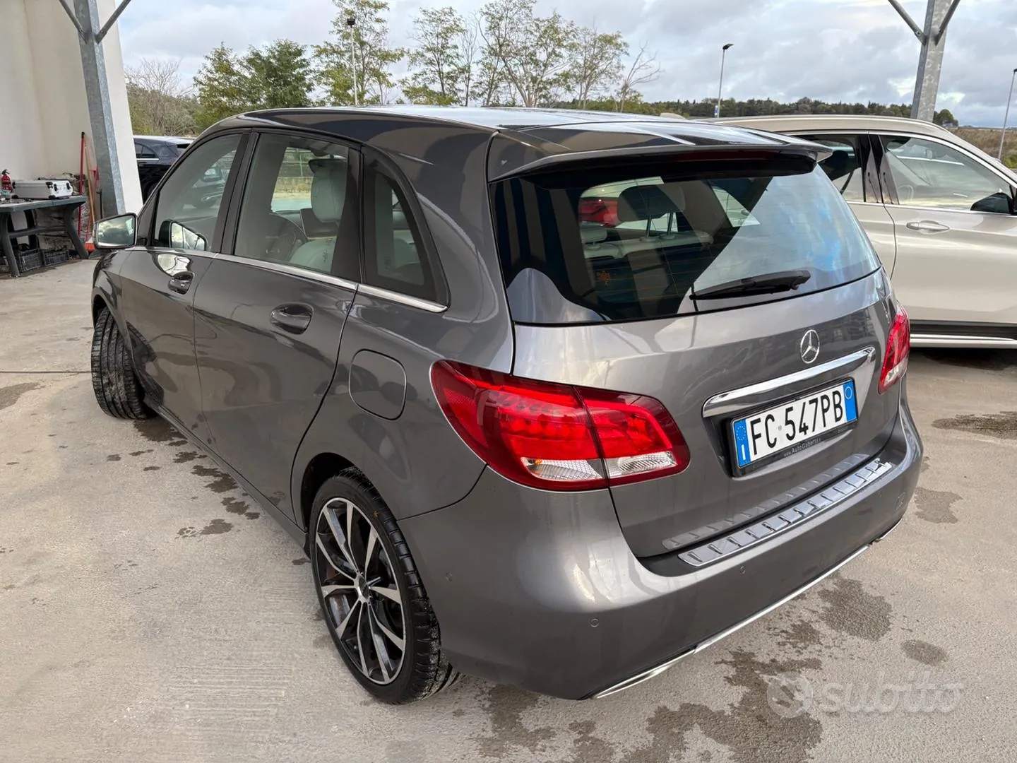 Mercedes-Benz B 180 D Executive 2015 photo 4
