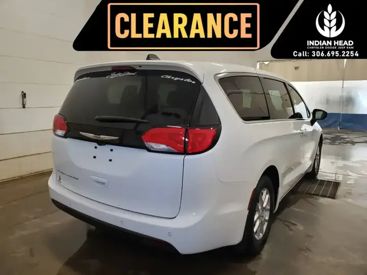 Chrysler Grand Caravan 2026 photo 3