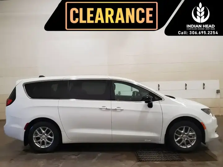 Chrysler Grand Caravan 2026 photo 2