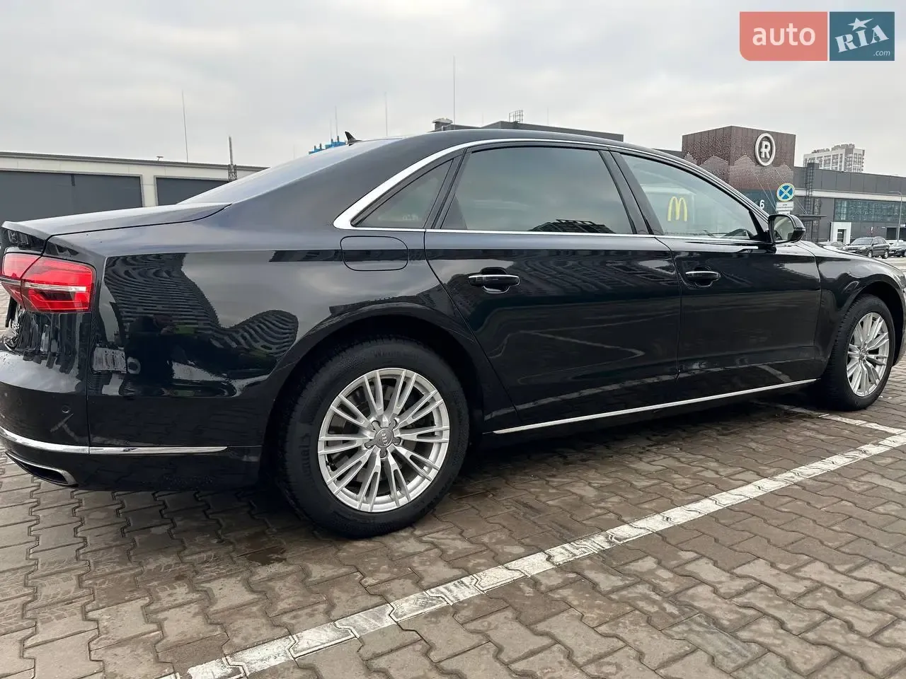 Audi A8 2013 photo 5