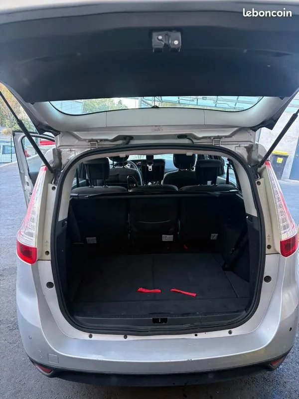 Renault Grand Scenic 2012 photo 2