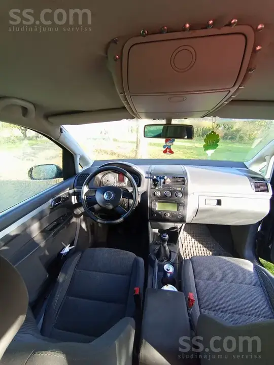 Volkswagen Touran 2006 photo 4